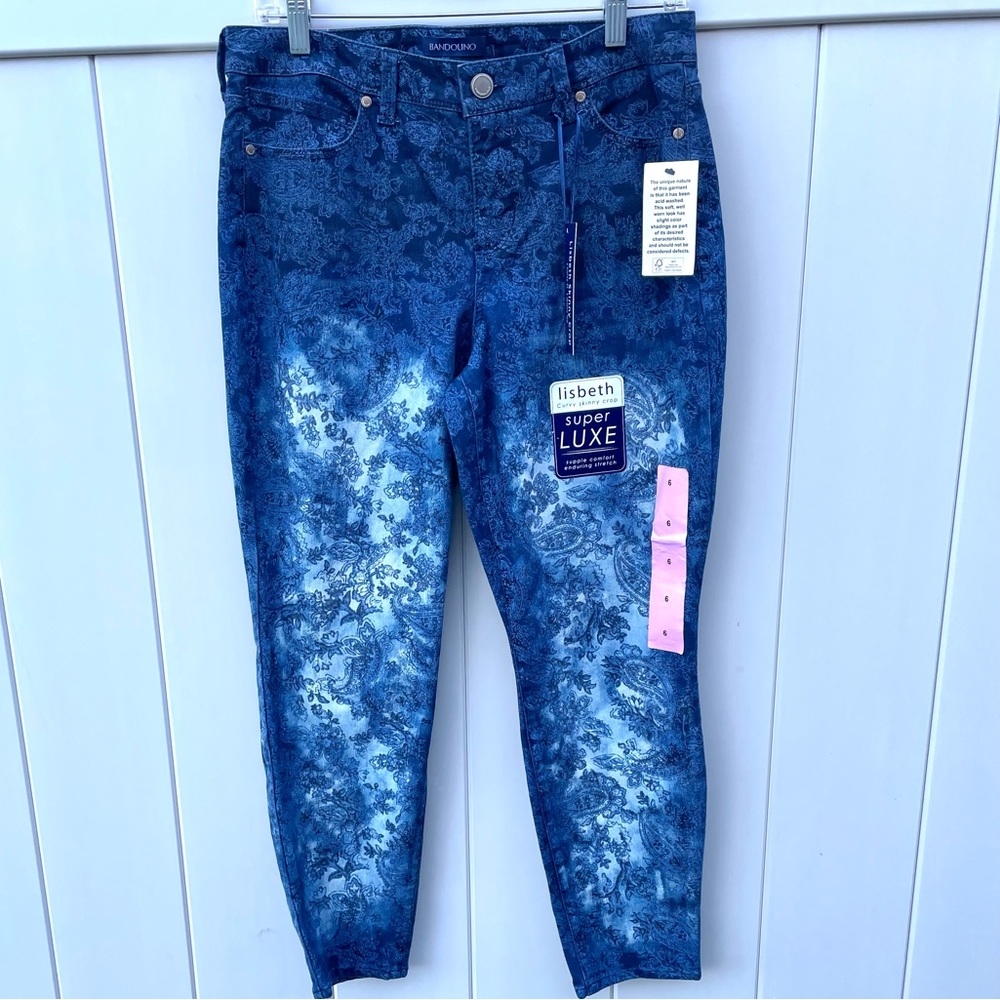 NWT Bandolino Lisbeth Skinny Crop Jeans, size 6. NWT, blue paisley floral pants